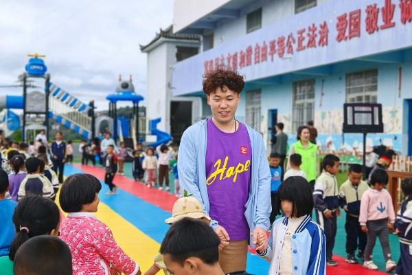 予人微光，岁岁皆暖：2025年Hape社会责任志 