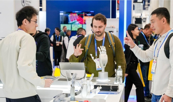 CES 2026 机器人板块聚焦具身智能，国产灵巧手 ZWHAND 技术突破成焦点 