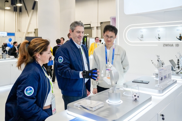 CES 2026 机器人板块聚焦具身智能，国产灵巧手 ZWHAND 技术突破成焦点 