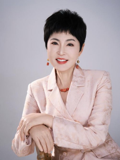  沉默的善意：张德芬以知行合一，为困境女孩铺就人生坦途 