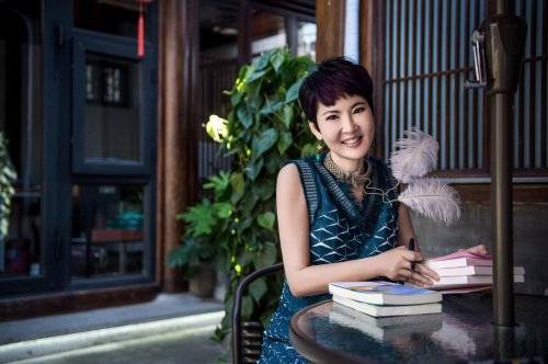  沉默的善意：张德芬以知行合一，为困境女孩铺就人生坦途 