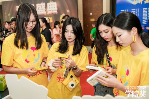 青春开嗓，引爆口喉健康声浪｜三金西瓜霜亮相2025Y2Y品牌年轻节 