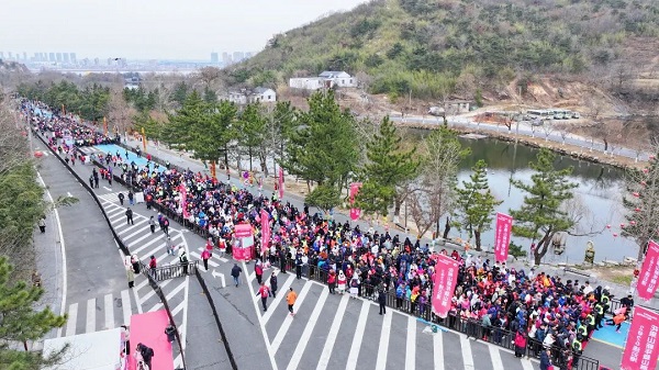 花果山巅迎新岁 ，健步云端启新程 2026 连云港花果山新年登山赛圆满落幕