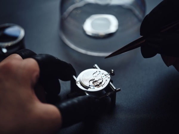 盛时钟表维修2025年度荣耀收官：以专业铸就信赖，以服务诠释尊享 