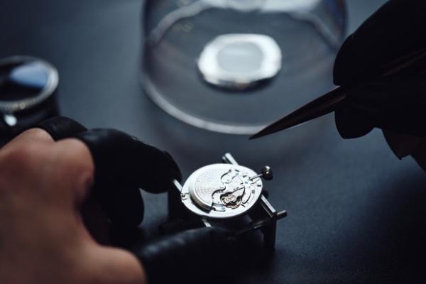 盛时钟表维修2025年度荣耀收官：以专业铸就信赖，以服务诠释尊享 