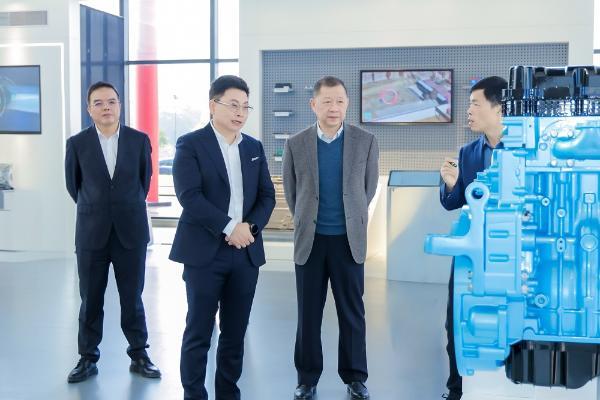 华为终端到访东风汽车，深度交流鸿蒙生态与汽车产业融合未来 