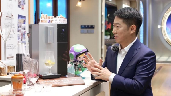 南北博主拉宏和红斌亲测海尔大暖通“温暖方舟” 