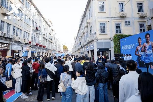 特步 "马拉松冠军城市行•厦门站"活力开跑，与冠军共赴百年中山路 