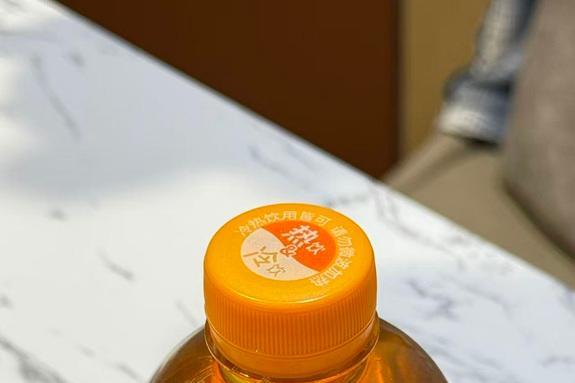 康师傅暖饮，接住冬日里的每一份温暖诉求 