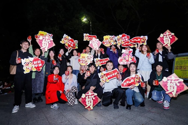 广州塔惊现“财神天团”，加多宝财神罐成跨年爆款单品 