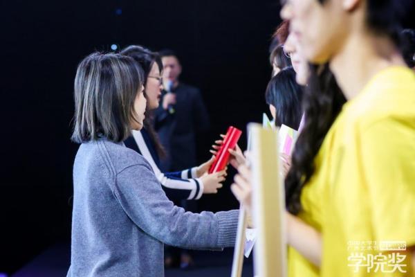 创意赋能护嗓使命，青春筑梦品牌新篇——三金西瓜霜亮相2025秋季赛青春盛典！ 