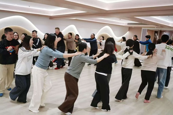 赋能教师，即是点亮未来——盘古树教育携手灯湖中学开展班主任及管理团队培训课程 