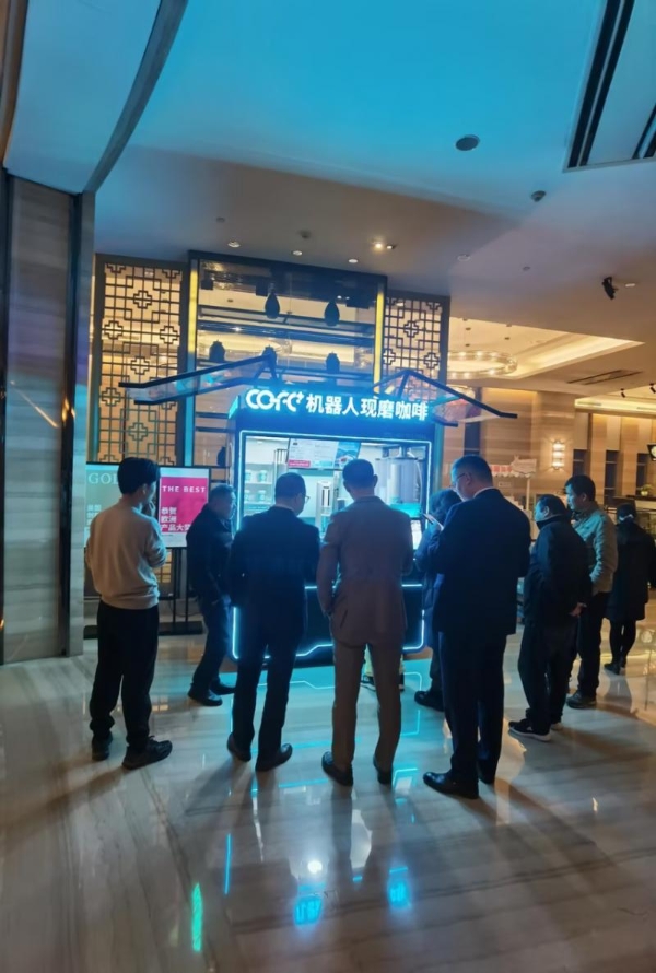 全球首台全能冠军咖啡机器人COFE+入驻无锡铂尔曼酒店 