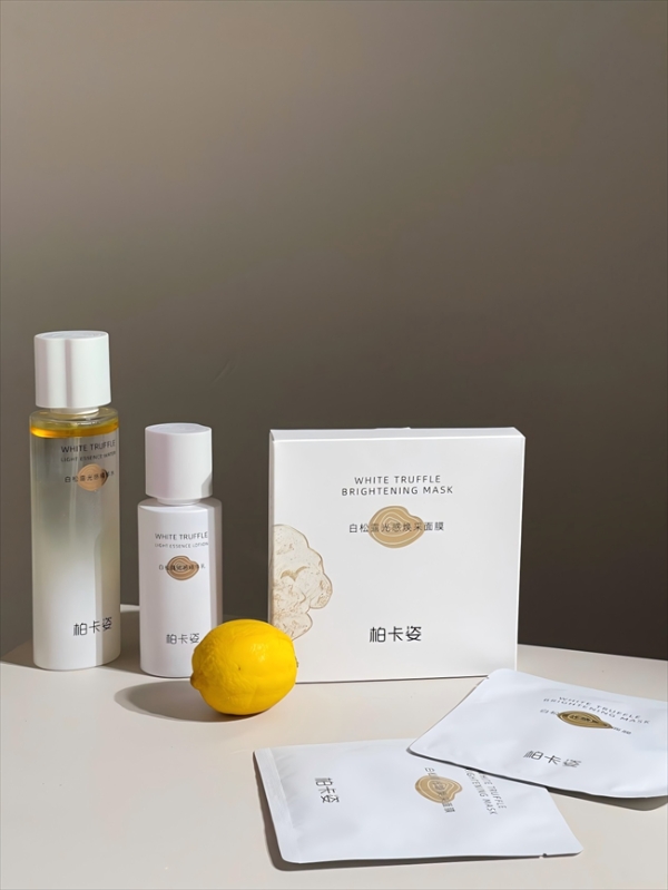 柏卡姿三重焕亮组合，植萃协同科技，解锁清透匀亮肌 