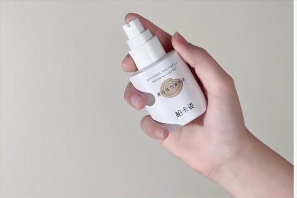 柏卡姿三重焕亮组合，植萃协同科技，解锁清透匀亮肌 