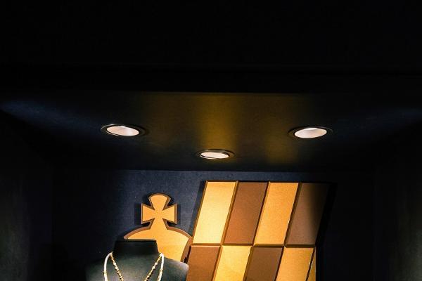 当黄金＂黑化＂——MONOLOGUE独白如何以百店布局成就“珠宝界的MiuMiu”