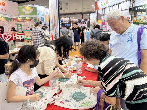 2025冬意暖市，Hape亚洲多地展会实绩出圈 