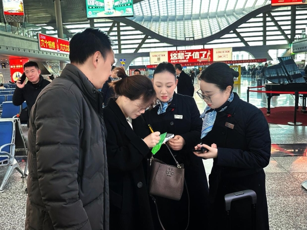 东航携手上海铁路局推出“空铁联运”升级版：高铁站内轻松办理航班值机和托运行李 