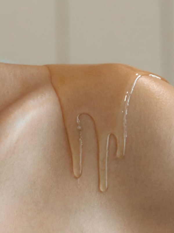 用护肤的思路沐浴，我更推荐你用hfp水感柔润沐浴油 