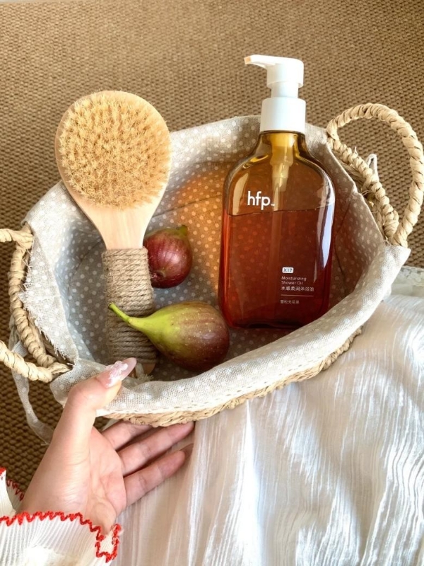 用护肤的思路沐浴，我更推荐你用hfp水感柔润沐浴油 