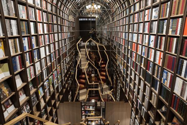 当科技遇见人文：启鸣与钟书阁八城携手，开启AI学习新场域 