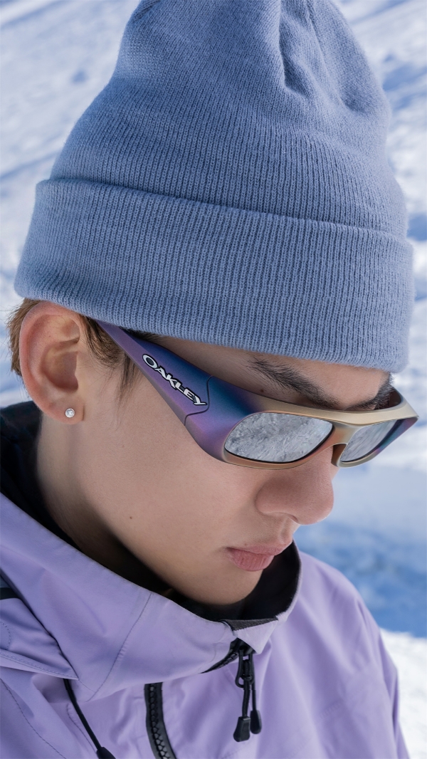 OAKLEY欧克利以全新AURA系列演绎“厚蓄显锋芒” 磨砺积蓄之力 定格锋芒时刻 