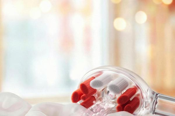 鎏金美学融合喷气科技，锐舞鎏金红气泡电动牙刷定义健康礼赠新高度 