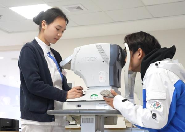 前沿科技助力绿茵赛场，爱尔眼科为湘超冠军开启“高清视界” 