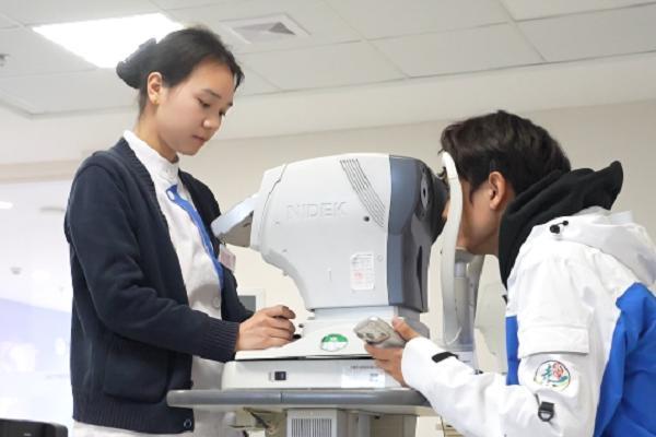 前沿科技助力绿茵赛场，爱尔眼科为湘超冠军开启“高清视界” 