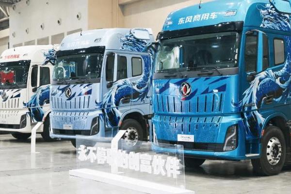 引领行业变革 东风商用车D600智慧工厂投产暨东风天龙KH新车下线 