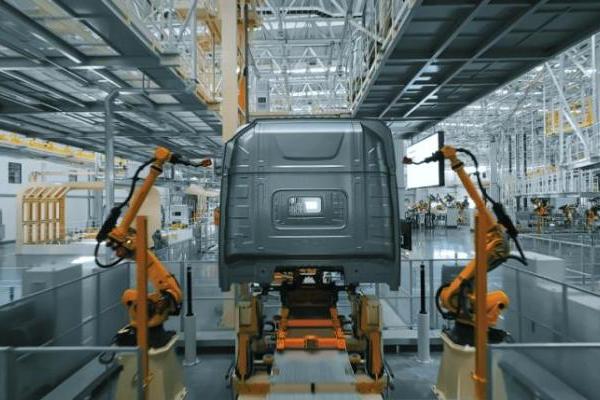 东风商用车放大招！D600智慧工厂落地，是否会改写商用车智造规则？ 