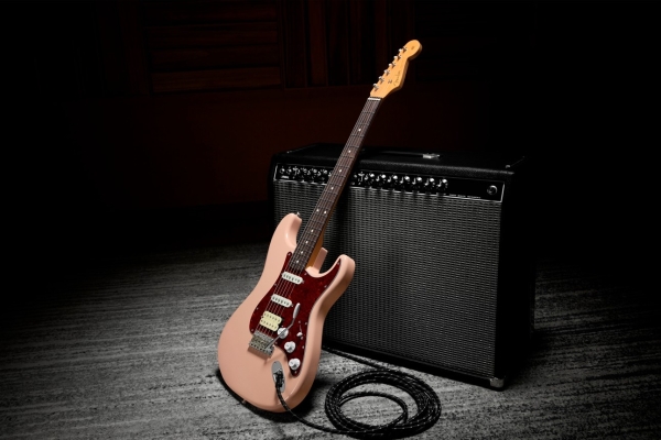 Fender携手华语音乐人李荣浩推出中国大陆首款艺术家签名款Stratocaster®电吉他 