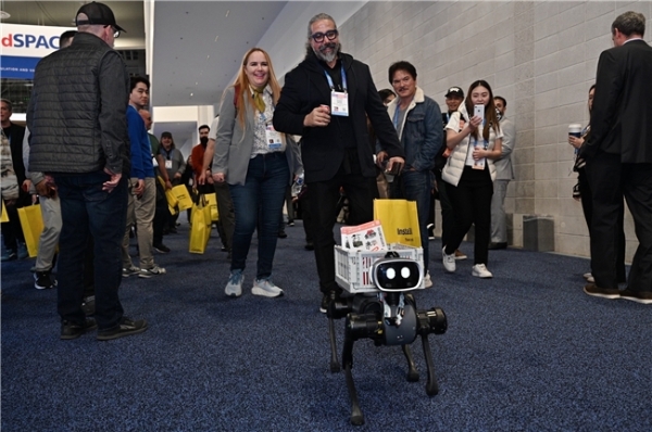 CES 2026 爆火出圈，Vbot超能机器狗开启全球消费级具身智能时代