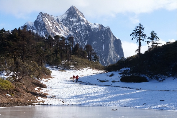 一种出发，两种奔赴 可隆以