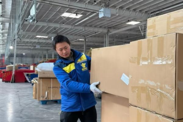 德邦快递的长期主义：从装卸台到雪山之巅的坚守力量 