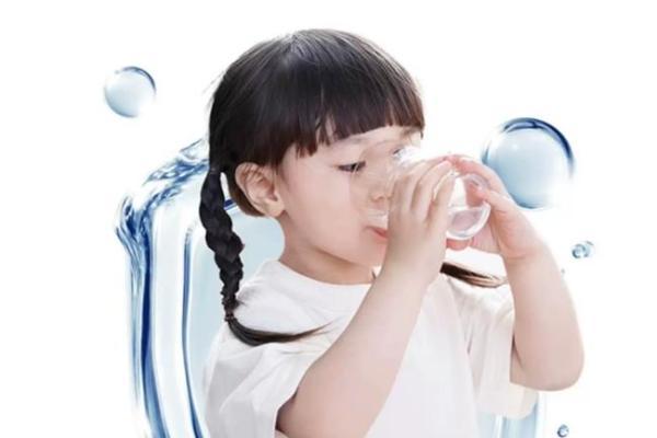 婴儿水是智商税吗？一文揭秘，解锁科学泡奶之法 