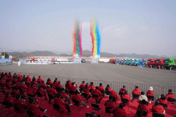 共创、创富、侠客：三位天龙哥的东风故事 