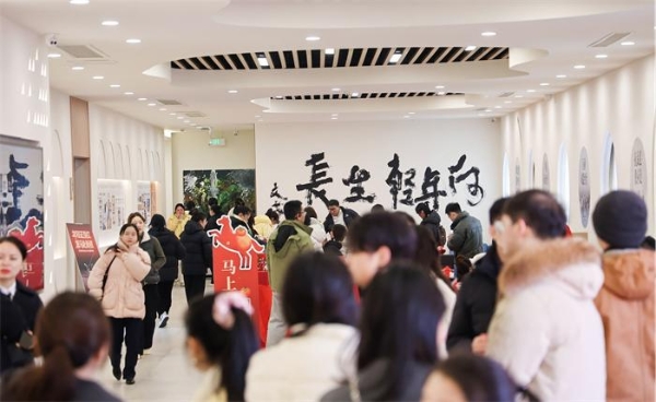 静·华AI生命艺术中心正式启幕 以艺术之名，向年轻生长 