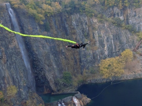 世茂深坑秘境乐园“极限引力场”破圈，探索文旅商业体运营新范式 