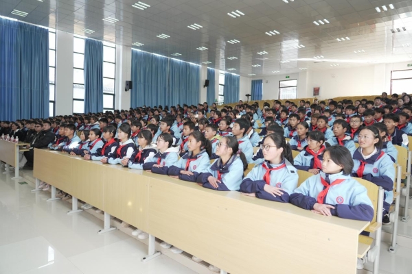 洱源县朴大叔希望学校揭牌 以企业担当点亮乡村教育未来 