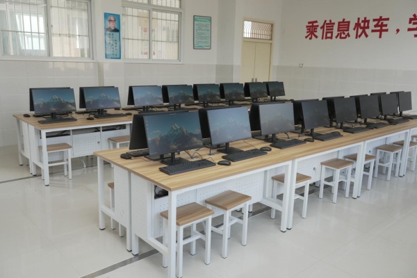 洱源县朴大叔希望学校揭牌 以企业担当点亮乡村教育未来 