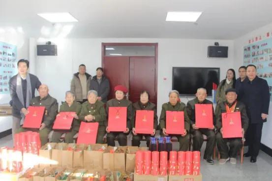 百德福慰问革命前辈 传承红色精神 