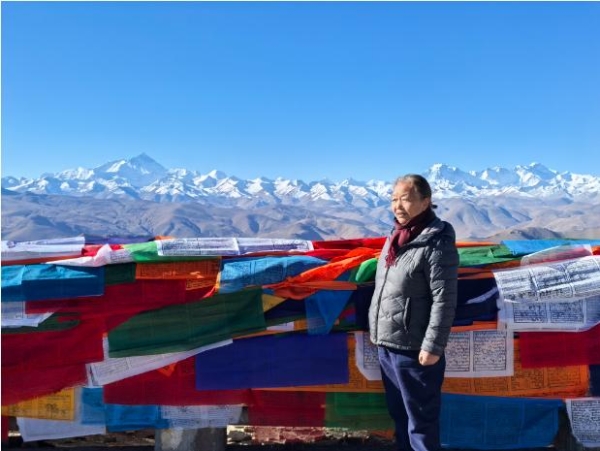 雷菊芳三十载守初心 藏药利众践嘱托 —— 奇正藏药创始人的藏医药传承之路 