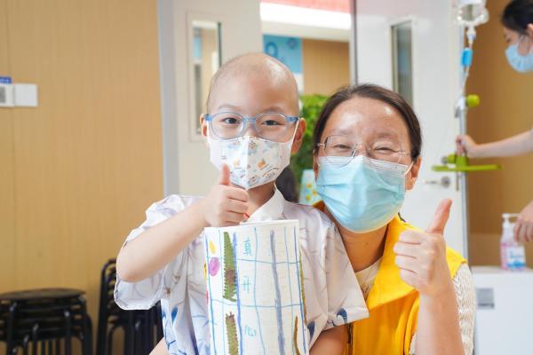 童心向学，沐光成长——Hape携手新阳光，让知识暖阳照进病房 