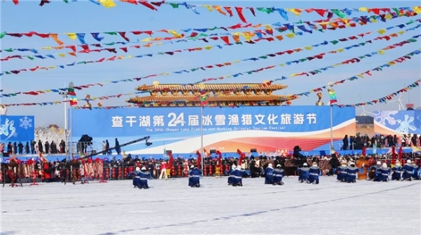 冰湖起网即捞即发，顺丰护航查干湖“第一网鱼”