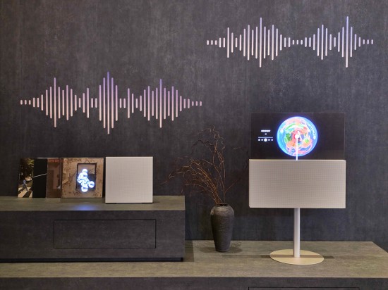 覆盖家用及商用全场景 三星显示产品赋能每一刻视听体验 