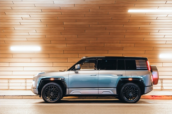 成都金融城英迪格酒店携手仰望汽车 