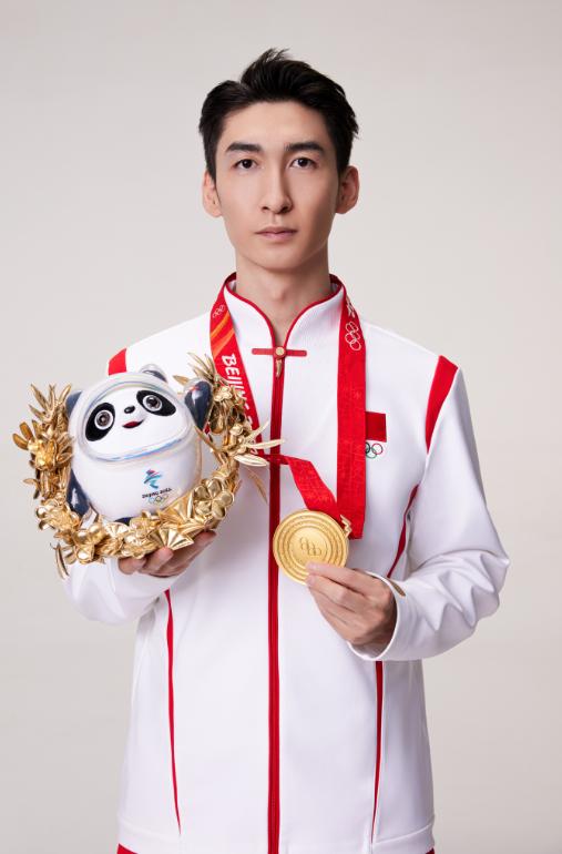 官宣！武大靖担任五粮特曲品牌推荐官，与冠军共举杯，让年味浓起来！ 