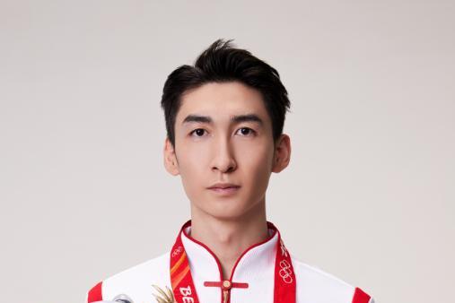 官宣！武大靖担任五粮特曲品牌推荐官，与冠军共举杯，让年味浓起来！ 