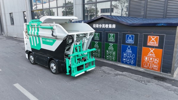 行业痛点有解了！极景智能无人驾驶垃圾清运机器人重磅下线，专治“混装混运” 